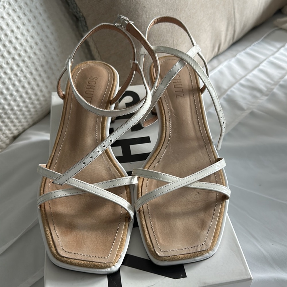 Schutz Narah Mid sandal in white